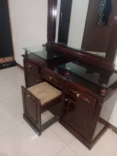 Dressing table in almost new condition