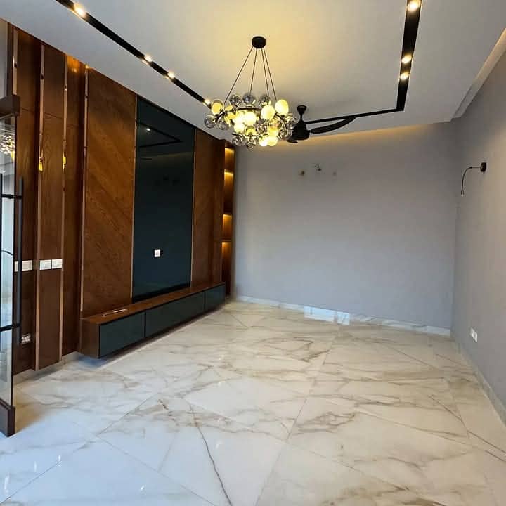 8 Marla 3 badroom upper portion available for rent in dha phase 9 town very good location 3