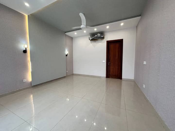 8 Marla 3 badroom upper portion available for rent in dha phase 9 town very good location 30