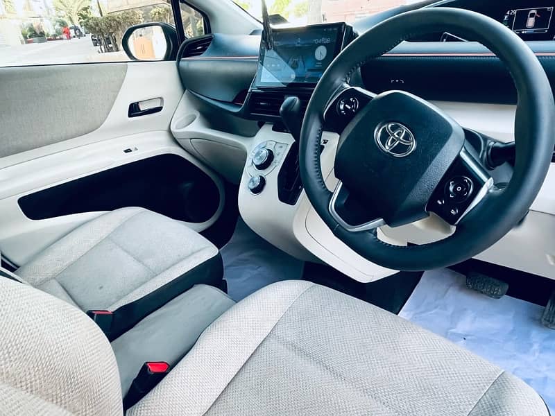 Toyota Sienta Hybrid 2015/2020 1st Owner 2