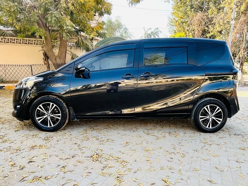 Toyota Sienta Hybrid 2015/2020 1st Owner 7