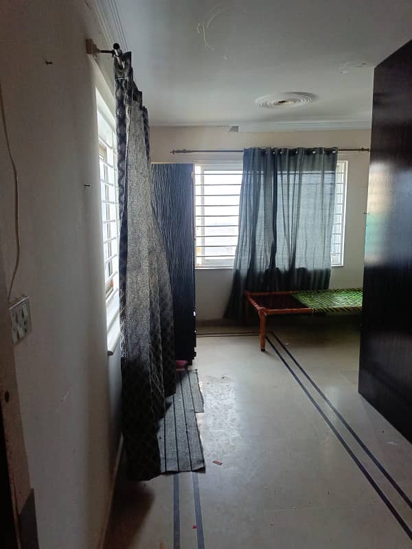 ROOM MUMMTY FOR RENT IN G-13 ALL BILLS INCLUDE IN RENT BEST FOR JOB HOLDER BOY 3