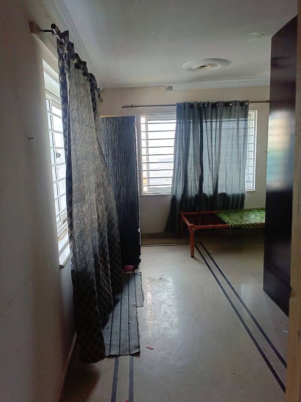 ROOM MUMMTY FOR RENT IN G-13 ALL BILLS INCLUDE IN RENT BEST FOR JOB HOLDER BOY 4