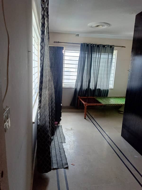 ROOM MUMMTY FOR RENT IN G-13 ALL BILLS INCLUDE IN RENT BEST FOR JOB HOLDER BOY 5