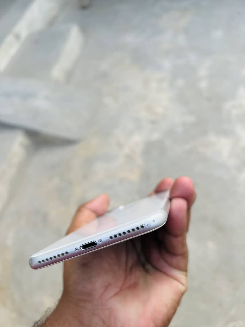 iPhone 8 Plus ( PTA APPROVED) 7