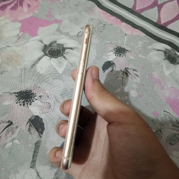 Assalamualaikum iphone 8 Available for sale at best price 2