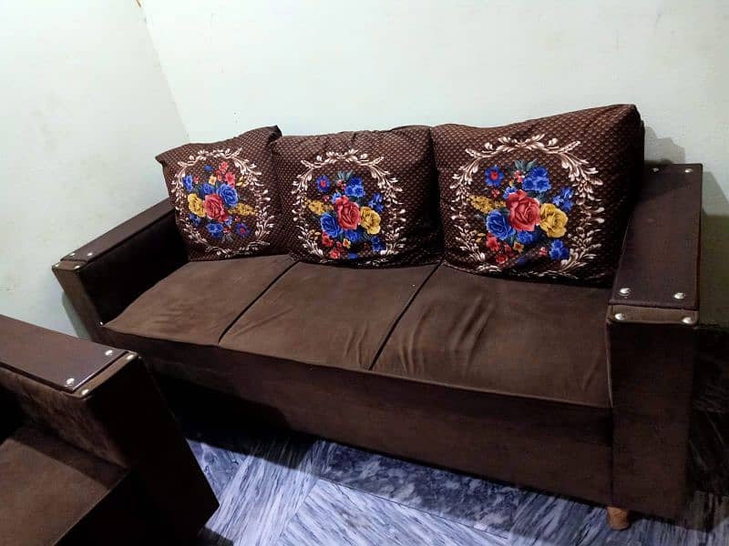 5 seater Sofa set for sell 0