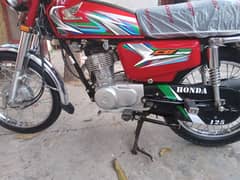 2023 model 125 red