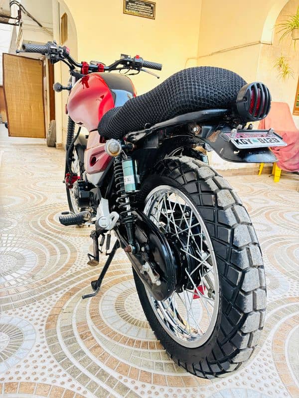 Ravi Piaggio convert custom cafe 6