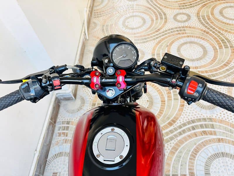 Ravi Piaggio convert custom cafe 7