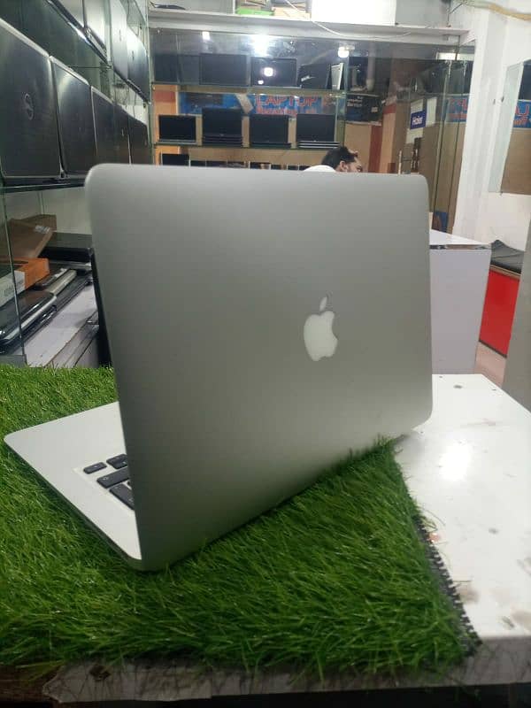 Apple Macbook air 1