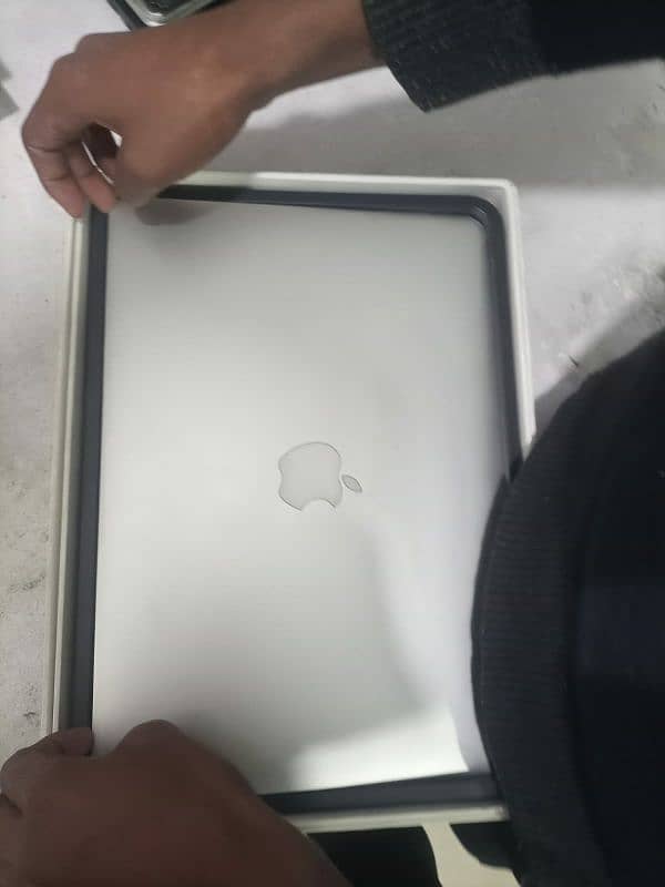 Apple Macbook air 2