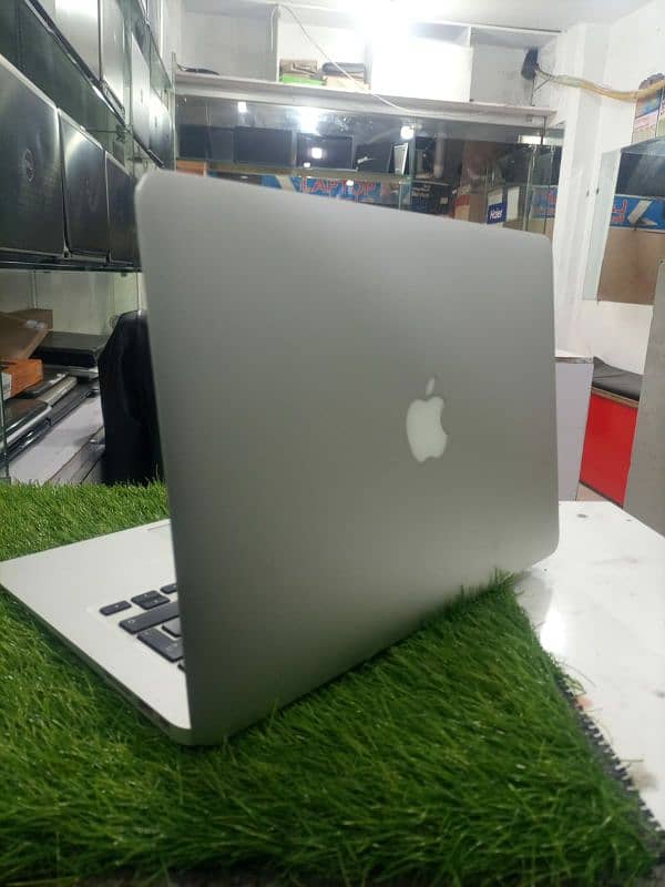 Apple Macbook air 8