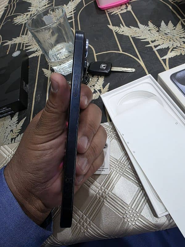 Iphone 15 pro max Complete Box 4