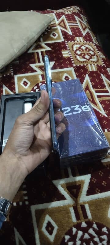 vivo v23e 8+256 with box+charge 5