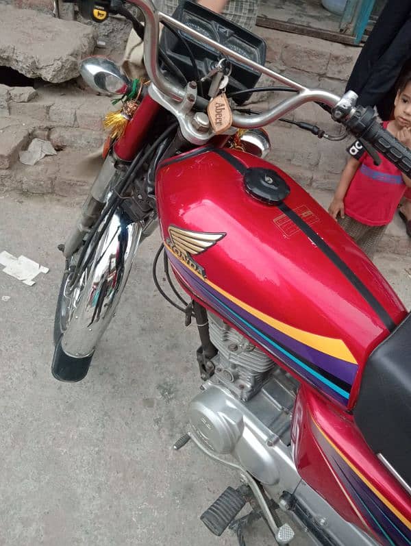 Honda 125 Red colour 2