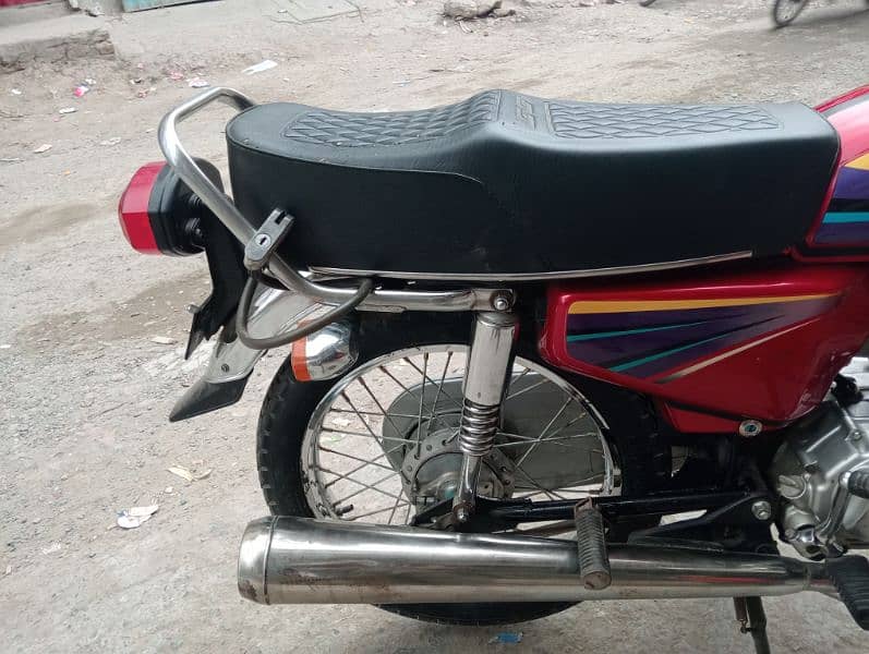 Honda 125 Red colour 5