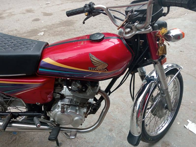 Honda 125 Red colour 6