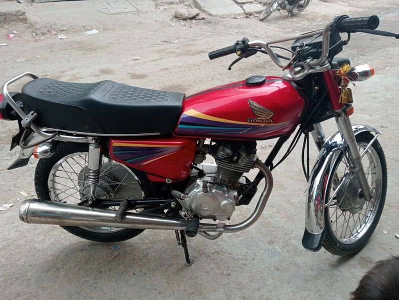 Honda 125 Red colour 7