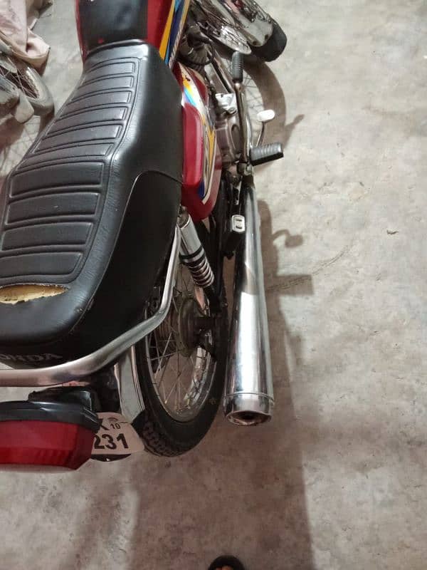 I sell my Honda 125 urgent sale so serious customer contact me 3