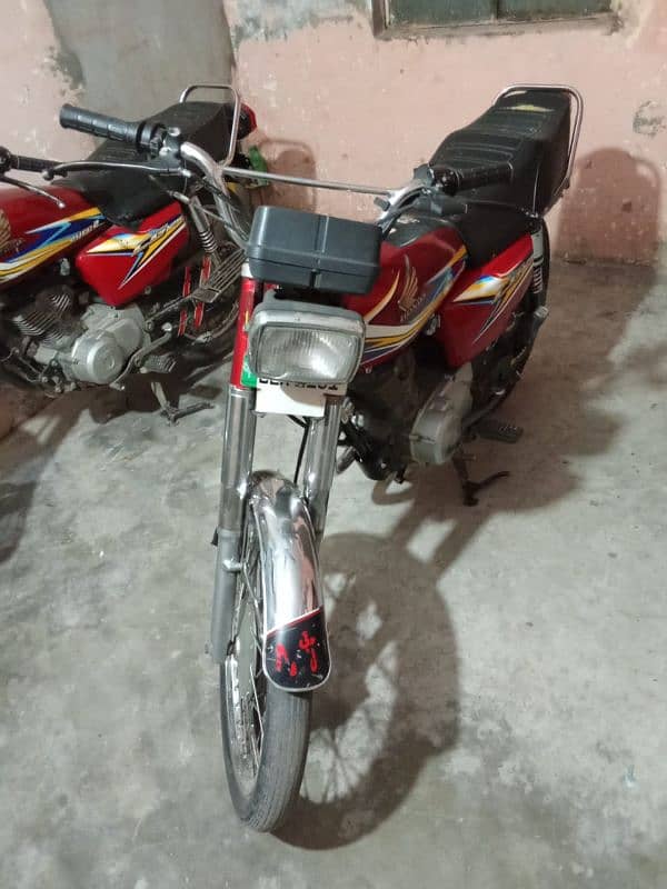 I sell my Honda 125 urgent sale so serious customer contact me 4