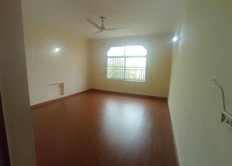 1 KANAL upper portion FOR RENT IN DHA PHASE 4 Lahore 1