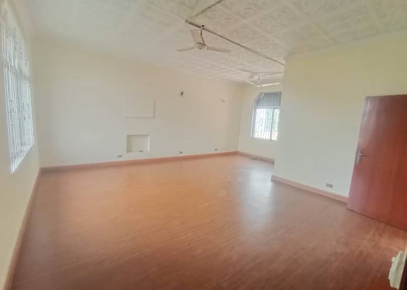 1 KANAL upper portion FOR RENT IN DHA PHASE 4 Lahore 8