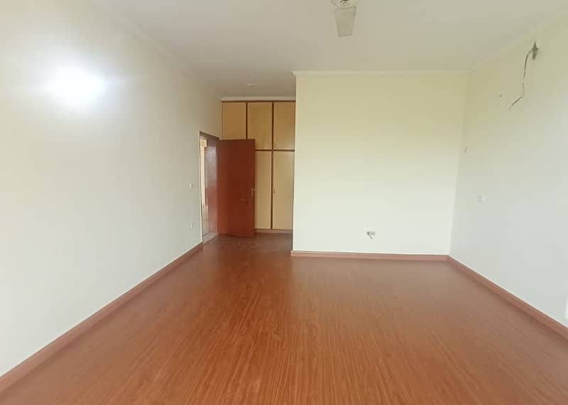 1 KANAL upper portion FOR RENT IN DHA PHASE 4 Lahore 12