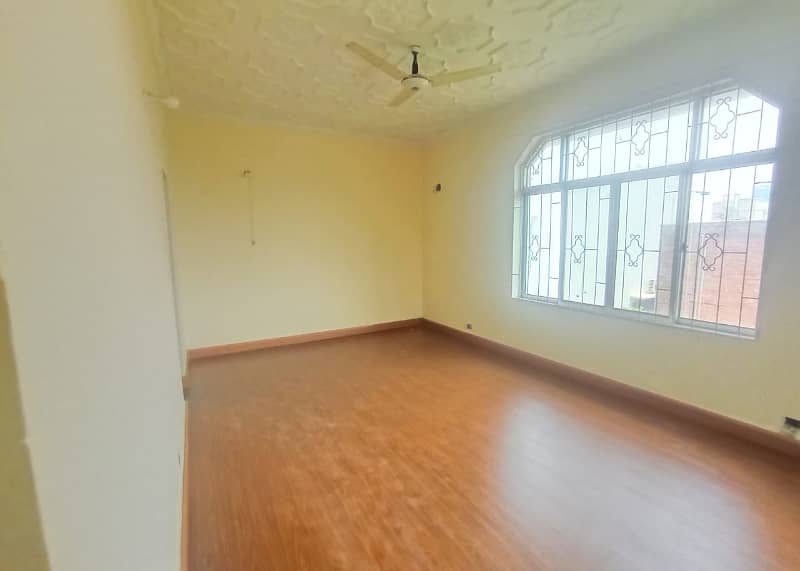 1 KANAL upper portion FOR RENT IN DHA PHASE 4 Lahore 18