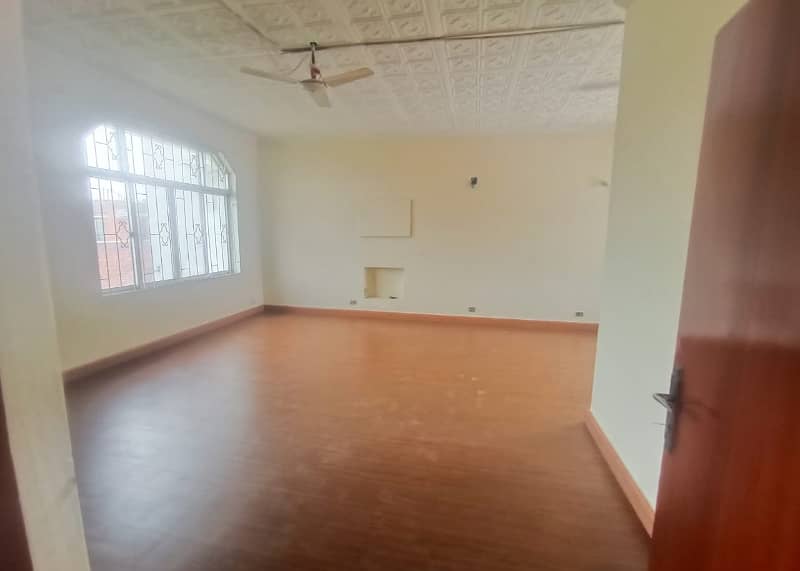 1 KANAL upper portion FOR RENT IN DHA PHASE 4 Lahore 19