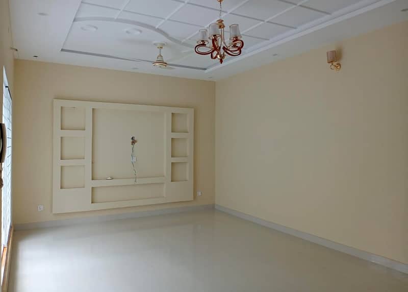 1 KANAL upper portion FOR RENT IN DHA PHASE 5 Lahore 8