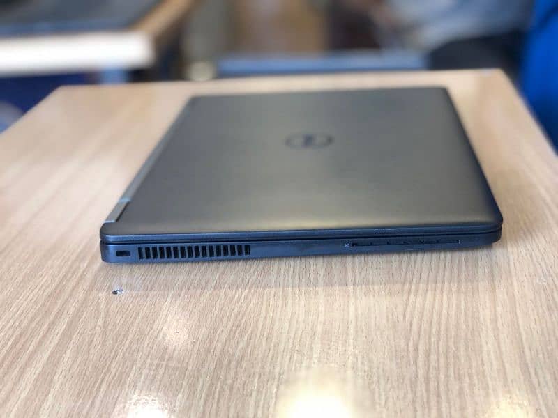 Dell e7270 Ultrabook 1