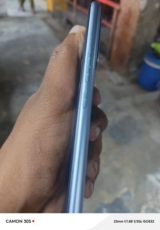 tecno camon17 with box and charger 6.128gb 3