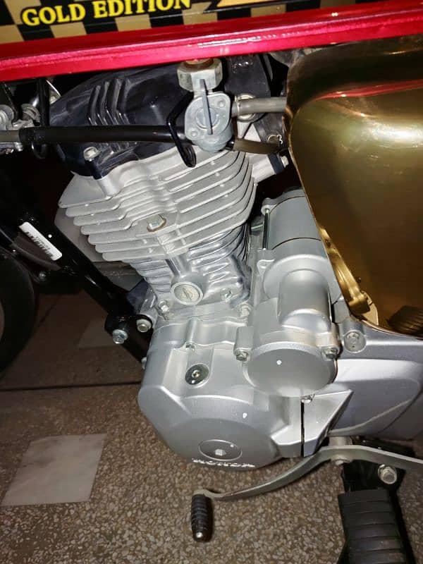 Honda 125 S gold Edition 7