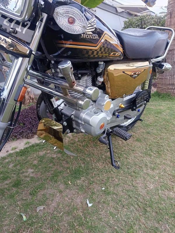 Honda 125 Gold Edition 3