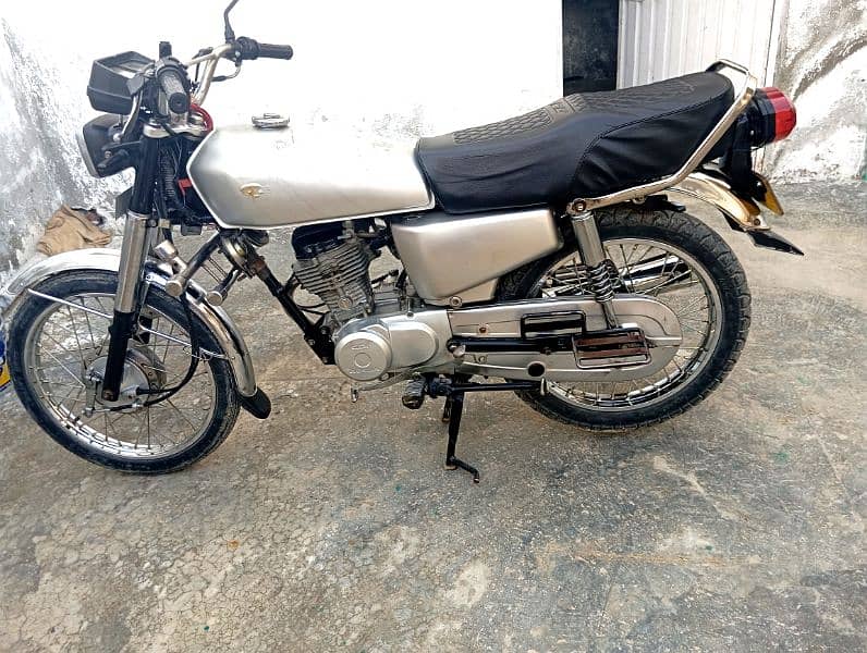 Honda Cg125. model 2009. Sialkot number, genuine condition 4