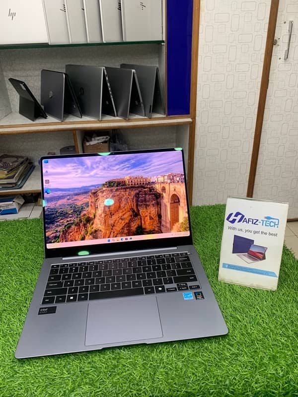 Samsung galaxy Book 4Pro ! ULTRA 7 155H 4