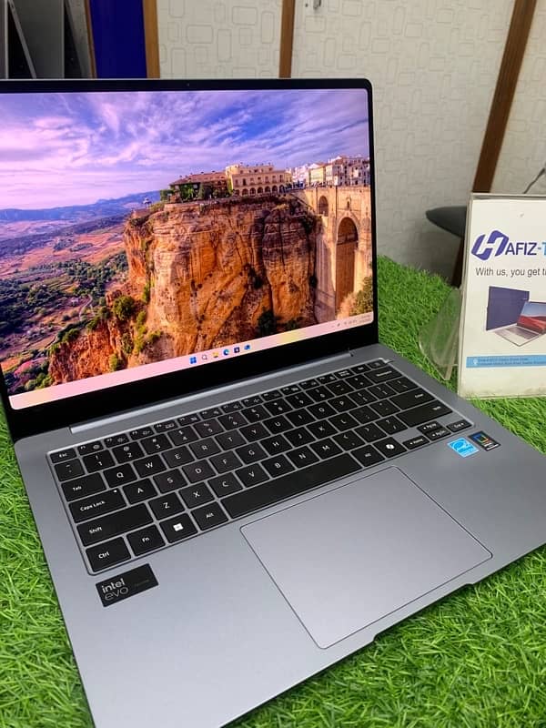 Samsung galaxy Book 4Pro ! ULTRA 7 155H 6