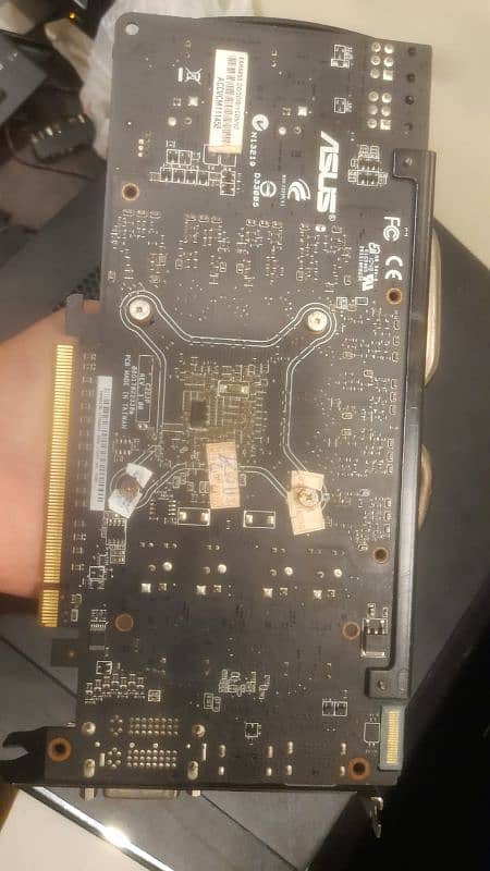 Selling Amd radeon hd 6850 1gb ddr5 gpu 3