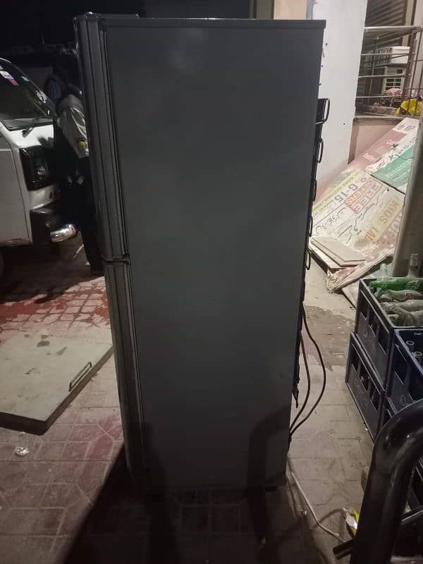 midiam size fridge for sale good condition 0