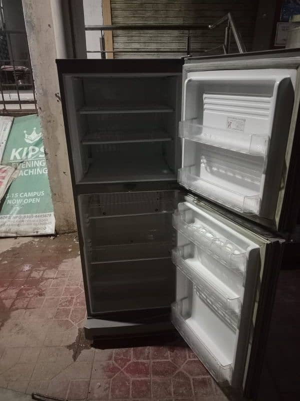 midiam size fridge for sale good condition 1