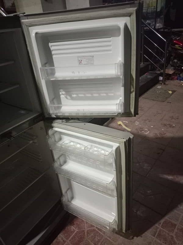 midiam size fridge for sale good condition 2