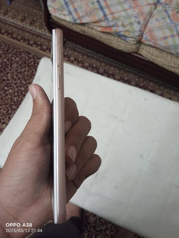 oppo F1s mobile Hy bilkul new Hy lakin box nai Hy 4