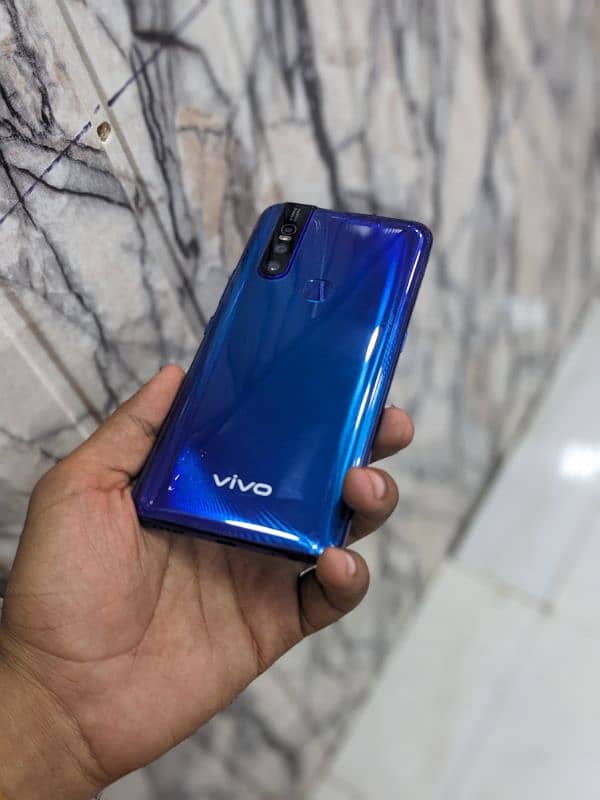 Vivo v15 popup (8/256) with charger only lush condition. price final ha 2