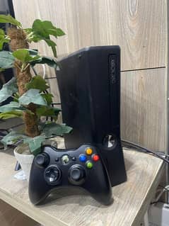 XBOX 360 SLIM 500 GB with box