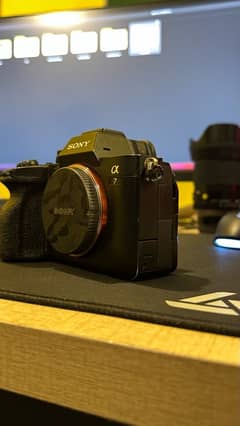 Sony A7IV Full box mint condition