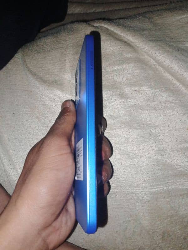 Infinix note 12 hai.  new phone hai zyada use nhi hua.    condition 10 3