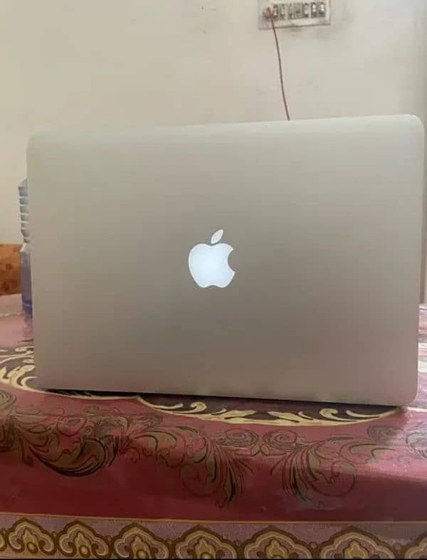 Apple macBook pro 2015 13 inch 0