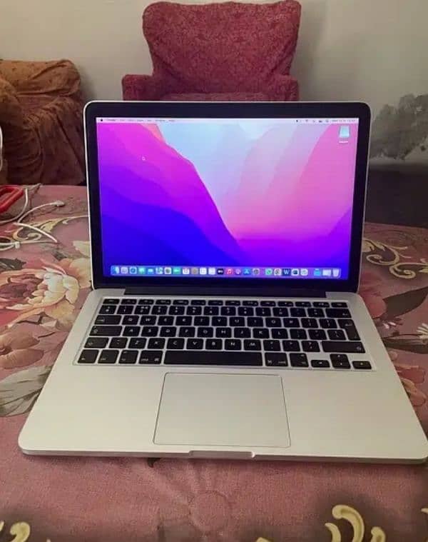 Apple macBook pro 2015 13 inch 1