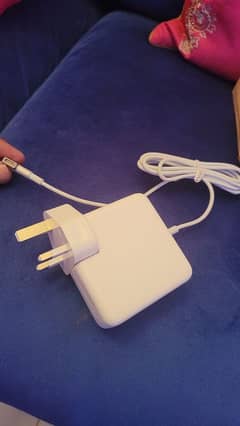 APPLE MACBOOK CHARGER